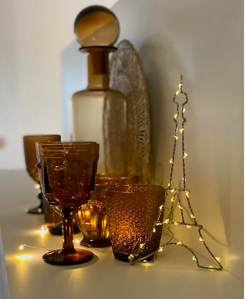 Sculpted Face Wine Glass — Amber